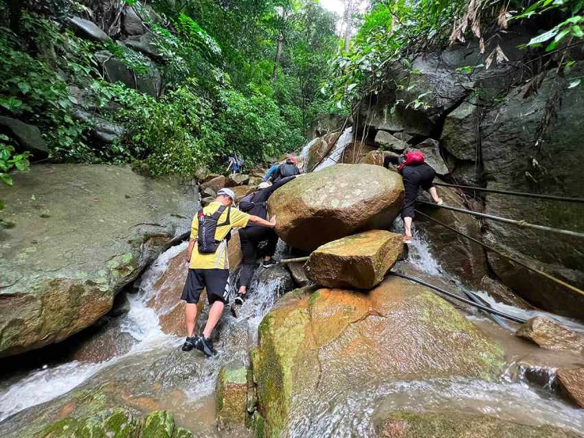 Check-in Mỏm đá đầu rùa trên đỉnh núi Bà