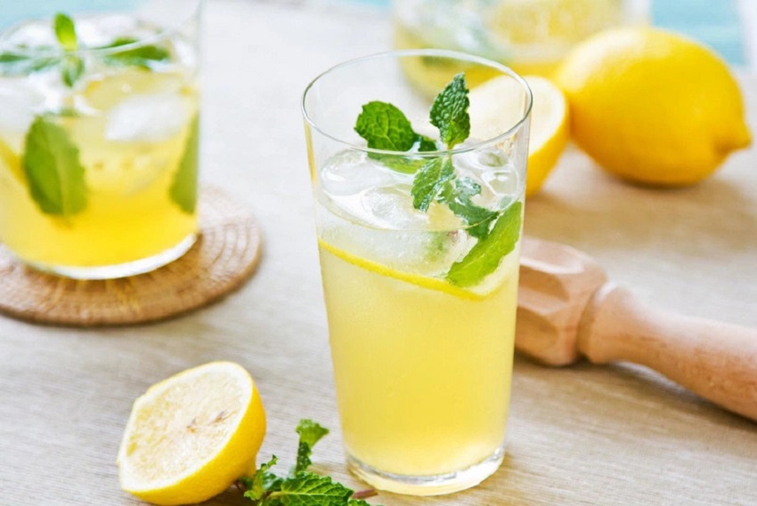 Nước chanh muối giúp tránh mất nước khi tập luyện